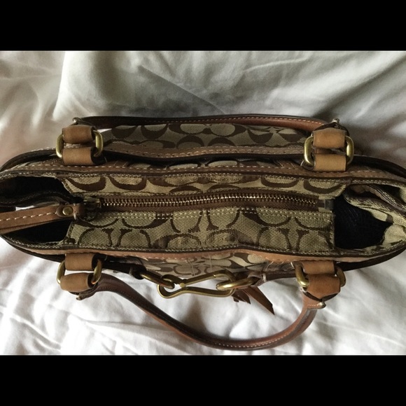 Coach Hamptons Signature w/ leather belt & tassel - Picture 4 of 7